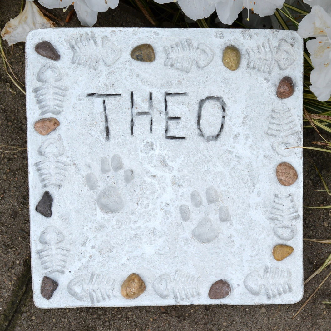 Paw Print Stepping Stone Kit - SKU 901-11234W